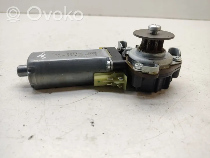 Chrysler 300 - 300C Motorino di regolazione del sedile 0390203004