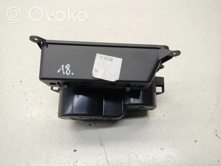 Audi A5 8T 8F Przedni uchwyt na kubek tunelu środkowego 8K0862533