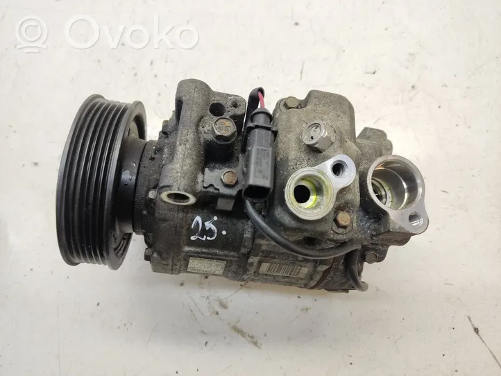 Audi A5 8T 8F Ilmastointilaitteen kompressorin pumppu (A/C) 8K0260805