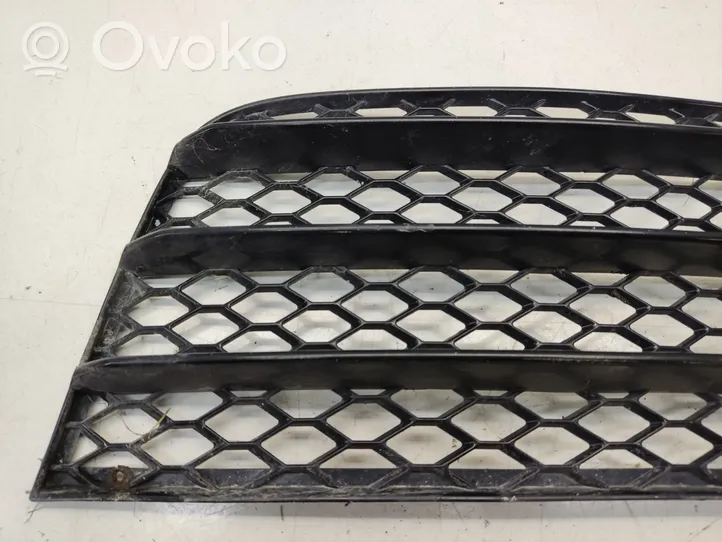 Audi A5 8T 8F Grille inférieure de pare-chocs avant 8J0807682