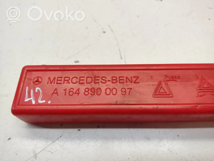 Mercedes-Benz ML W164 Triangle d'avertissement A1648900097