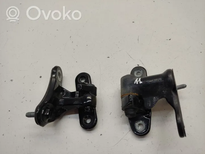 Mercedes-Benz A W176 Front door hinge set A046572