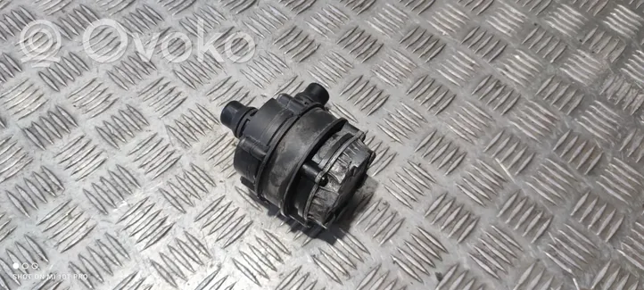 Mercedes-Benz C W205 Pompe à eau de liquide de refroidissement A0005002686