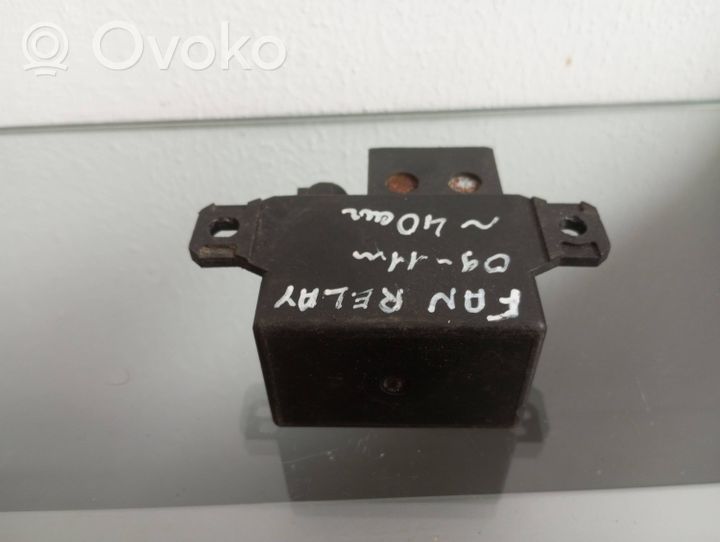 BMW 5 F10 F11 Coolant fan relay 7661503