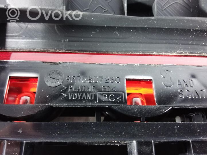 Citroen C-Elysée Wewnętrzna lampka bagażnika 980282377