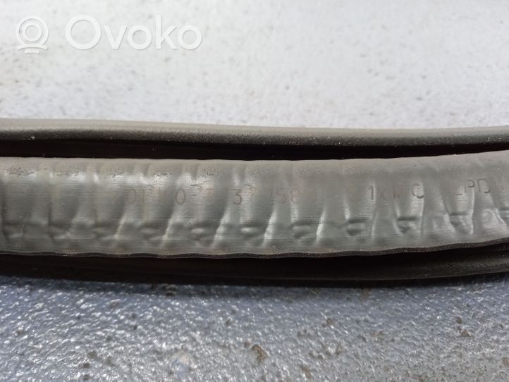 Volvo S90, V90 Priekinė sandarinimo guma ant kėbulo 31371589