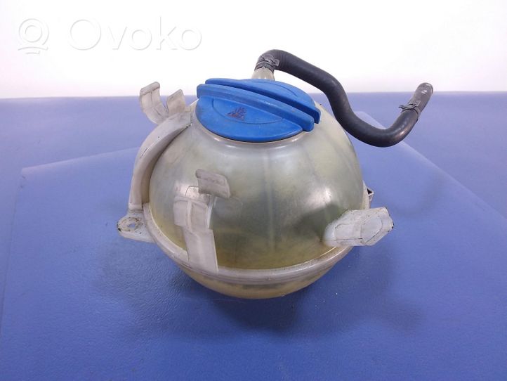 Volkswagen PASSAT B5.5 Vase d'expansion / réservoir de liquide de refroidissement 1K0121407A