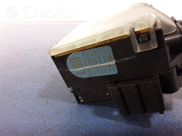 Toyota Avensis T250 Interruptor/palanca de limpiador de luz de giro 84652-05170