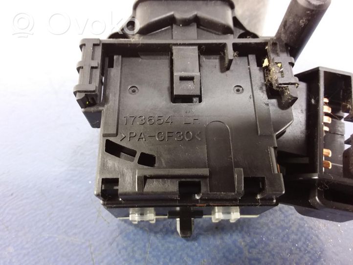 Toyota Avensis T250 Interruptor/palanca de limpiador de luz de giro 84652-05170