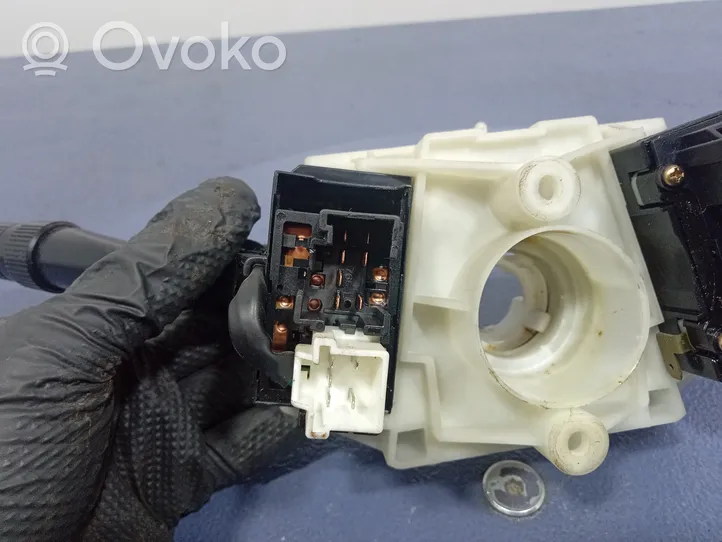 Honda CR-V Inne przełączniki i przyciski M16389