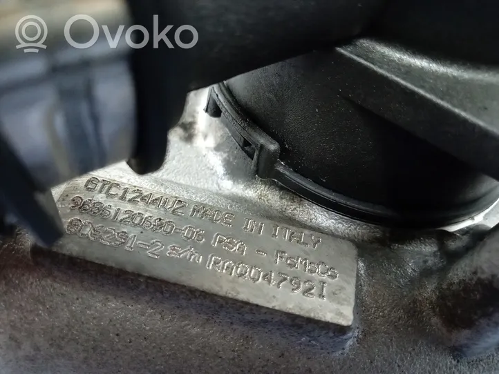 Volvo V40 Cześć układu próżniowego turbosprężarki 9696120680-06