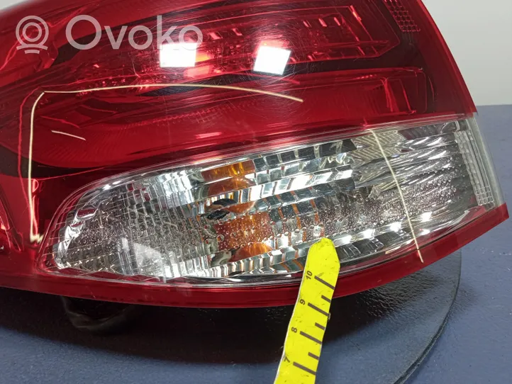 Hyundai i40 Lampa tylna 92401-3Z5