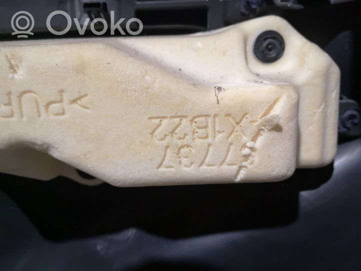 Toyota C-HR Takaoven verhoilu 67611X1B24