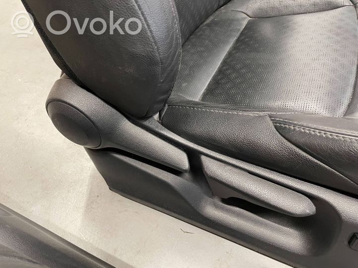 Toyota C-HR Salono komplektas 67061-F4030