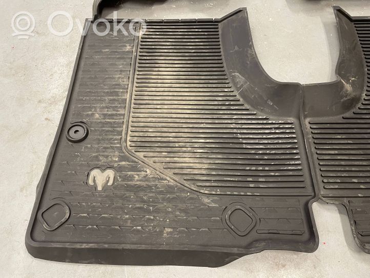 Dodge RAM Kilimėlių komplektas 82216269AB