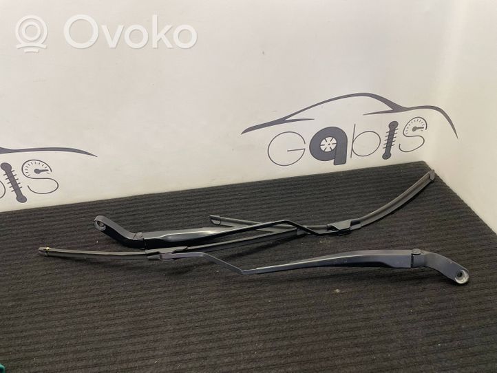 Dodge RAM Front wiper blade arm 89813-805