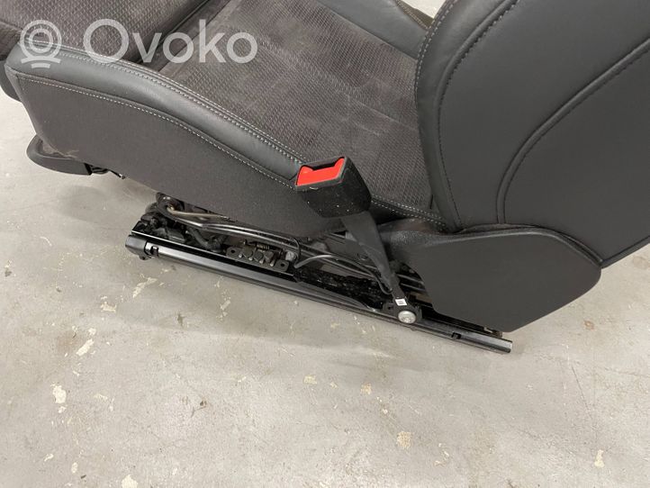 Audi Q3 F3 Tapicerka / Komplet 83A867487