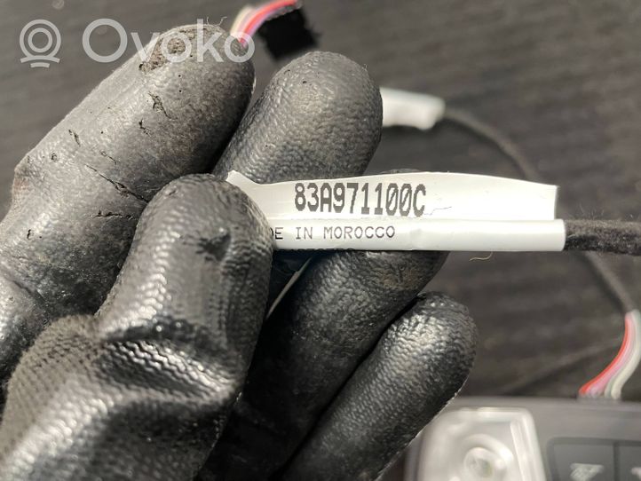 Audi Q3 F3 Galinių vietų apšvietimo žibintas 8V0847111A