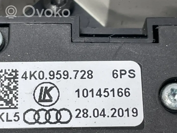 Audi Q3 F3 Światło fotela przedniego 81A947135AJ