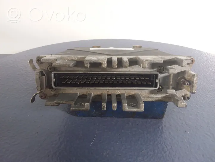 Volkswagen Transporter - Caravelle T4 Motorsteuergerät ECU 0261200334