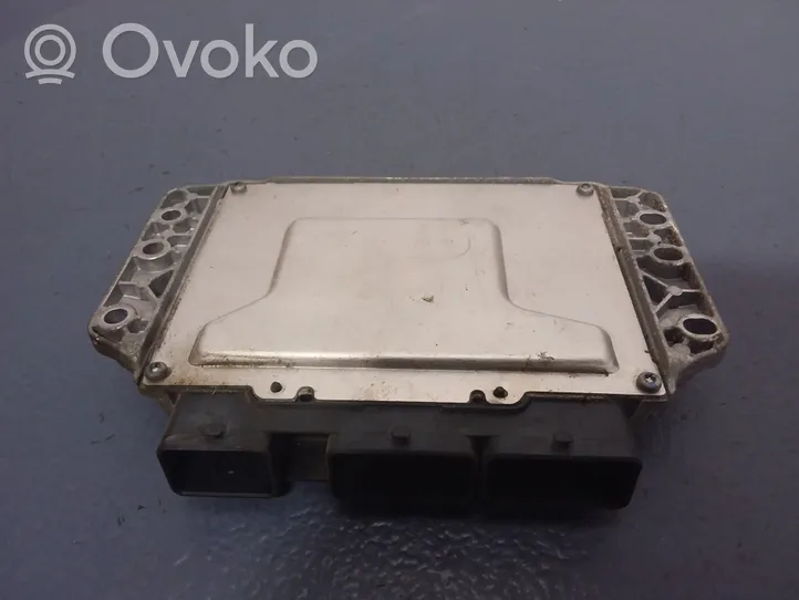 Renault Clio III Komputer / Sterownik ECU silnika 8200461733