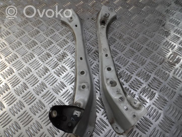 Toyota C-HR Rivestimento della modanatura della chiusura del vano motore/cofano 