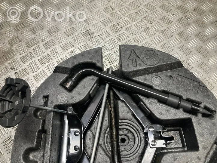 Volvo V70 Kit d’outils 