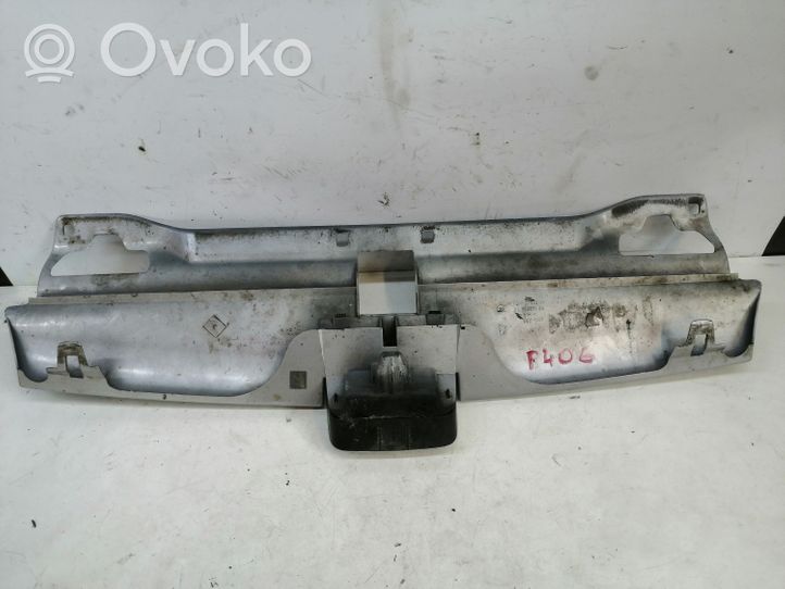 Peugeot 406 Etupuskurin ylempi jäähdytinsäleikkö 9616258477