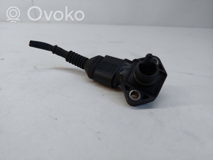 Audi A4 S4 B5 8D Air pressure sensor 0281002177