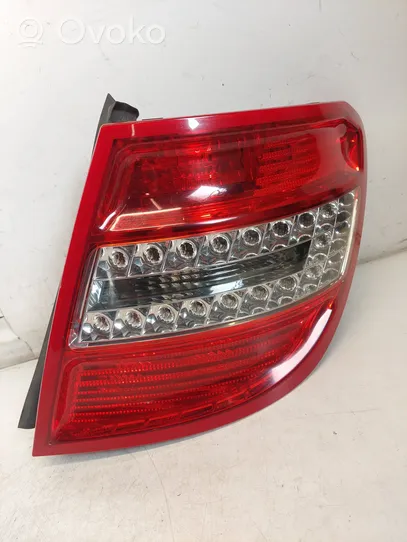 Mercedes-Benz C W204 Lampa tylna 2048204064