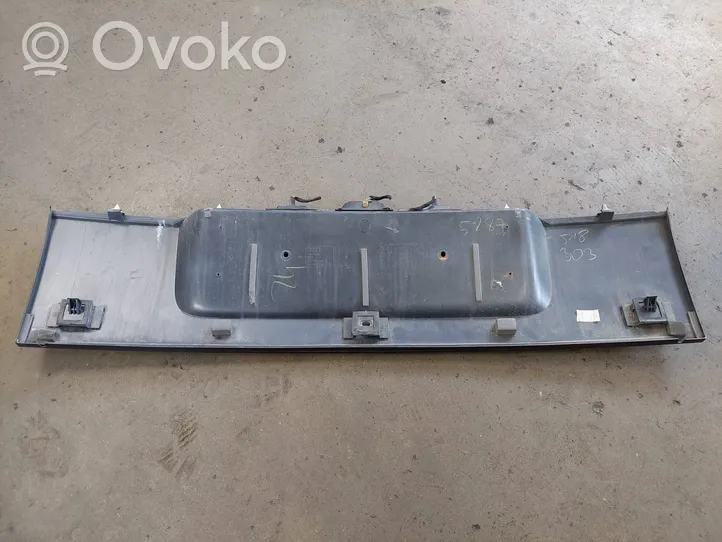 Audi A2 Отделка номерного знака 8Z0853465A