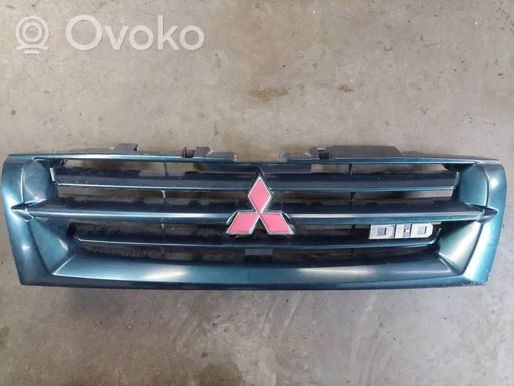 Mitsubishi Pajero Maskownica / Grill / Atrapa górna chłodnicy MR387981