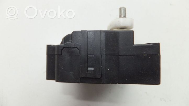 Toyota Avensis T250 Motorino attuatore ricircolo aria dell’A/C 1138002051