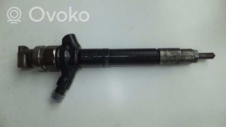 Toyota Land Cruiser (J200) Iniettore 2367051020