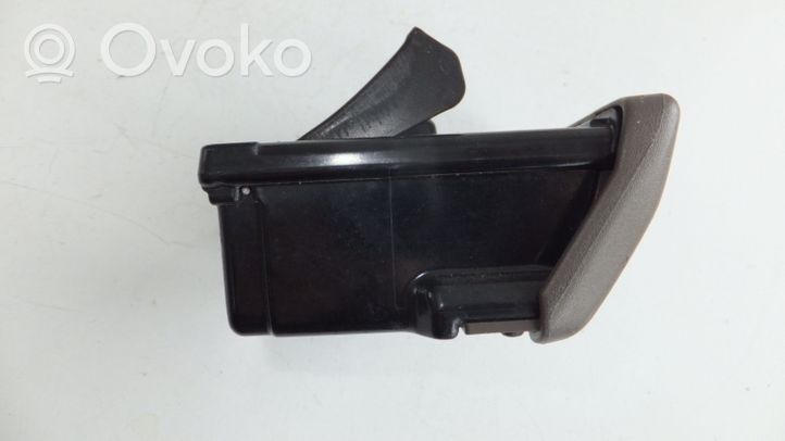 Toyota Land Cruiser (J100) Peleninė panelėje 7411144010