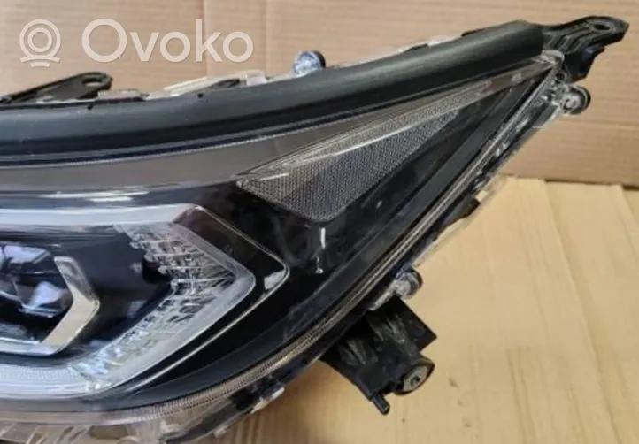 Toyota RAV 4 (XA50) Lampa przednia 81185-42A33