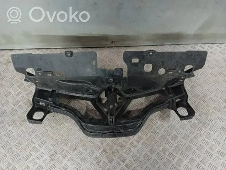 Renault Captur Grotelės viršutinės 620935704R