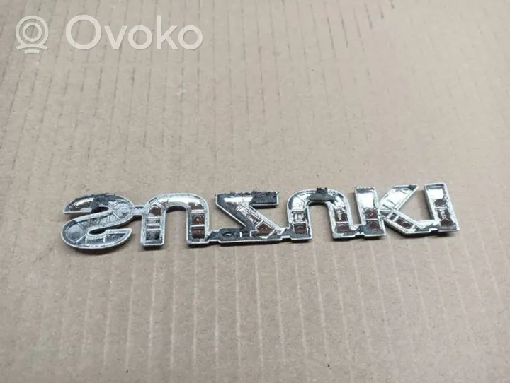 Suzuki SX4 S-Cross Logo, emblème de fabricant 