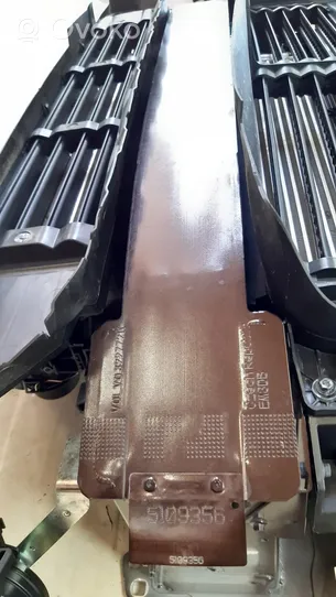 Volvo XC40 Pannello di supporto del radiatore 