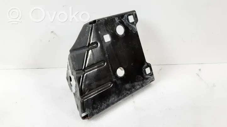 Jeep Cherokee Fender mounting bracket 