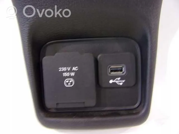 Jeep Compass USB-pistokeliitin 