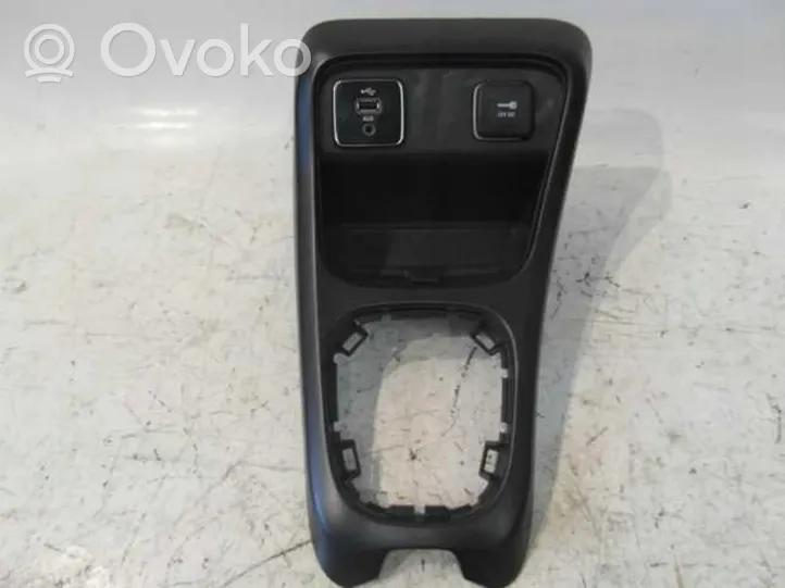 Jeep Compass USB-pistokeliitin 