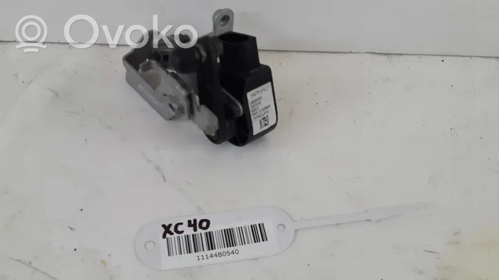 Volvo XC40 Sensore di livello faro/fanale 32221958