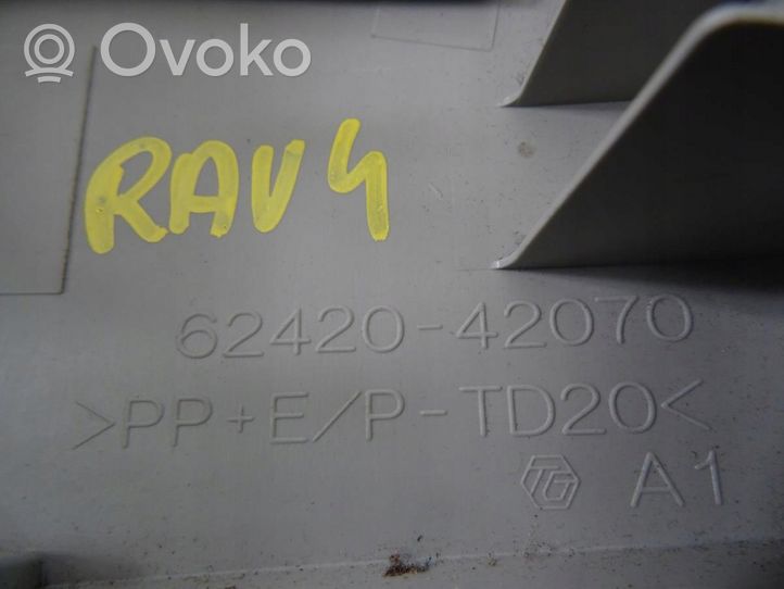 Toyota RAV 4 (XA40) Rivestimento montante (B) (superiore) 6242042070