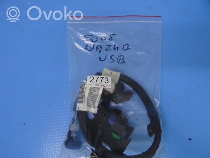 Peugeot 5008 USB socket connector 9672478080