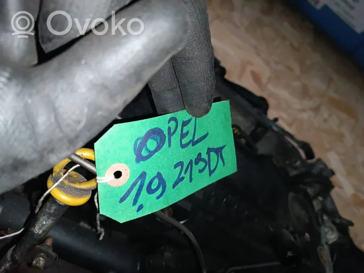 Opel Zafira B Silnik / Komplet Z19DT