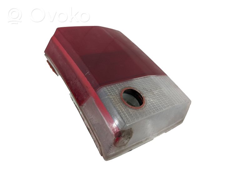 Audi 80 90 B2 Lampy tylnej klapy bagażnika 893945094