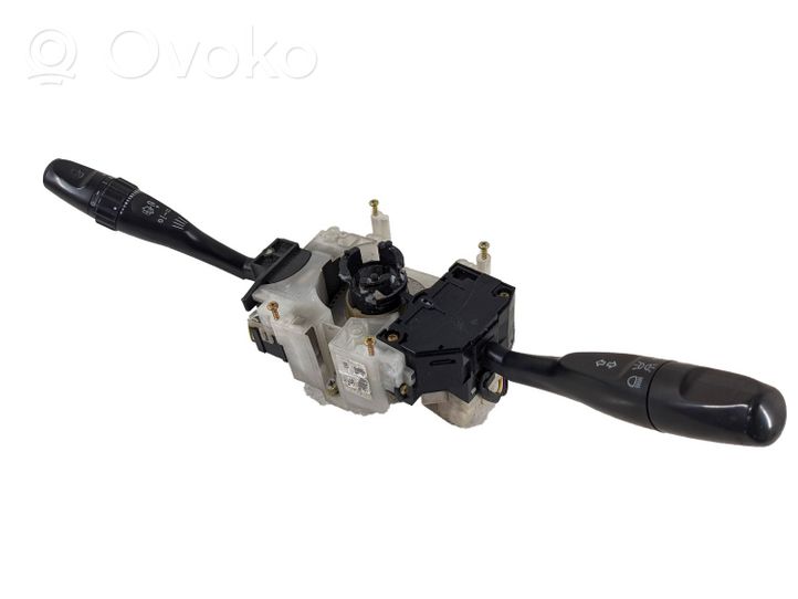 Mitsubishi Galant Commodo, commande essuie-glace/phare 17A066