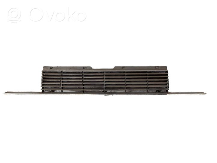 Mercedes-Benz 206 307 Grille de calandre avant MB07016