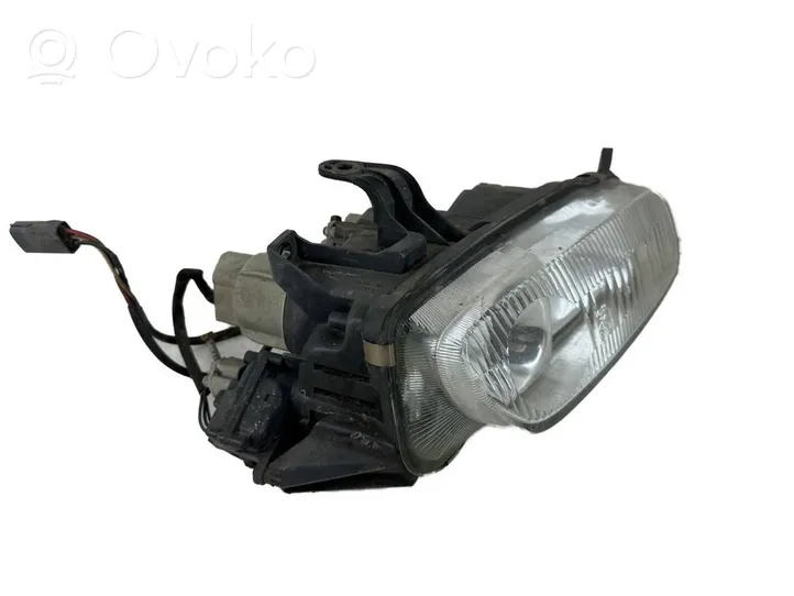 Mazda 323 F Faro/fanale 11061708